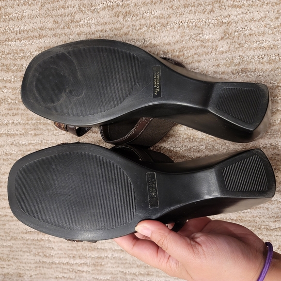 Tender Tootsies Mules - Picture 4 of 8